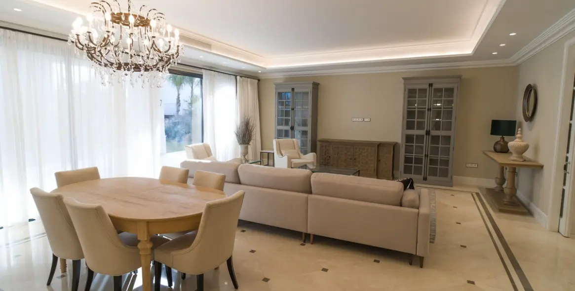 Sale of detached villa in Los Flamingos 17