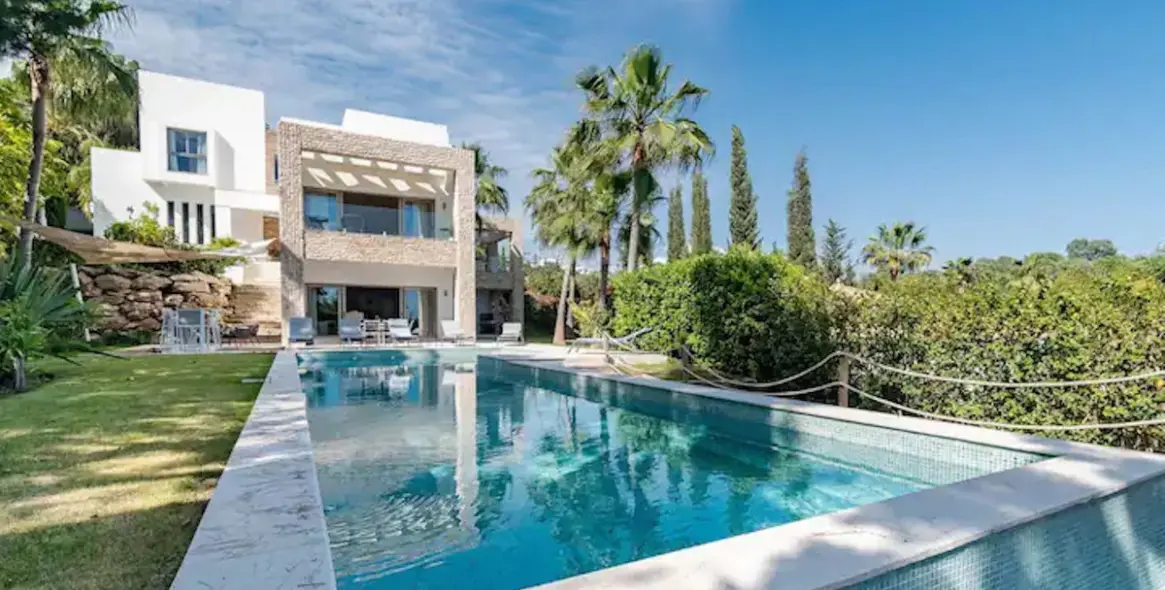 Long-term rent of detached villa in Benahavís 1