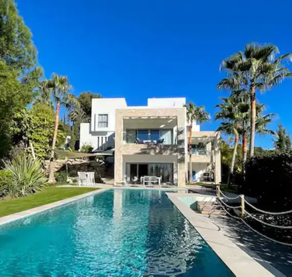 Long-term rent of detached villa in Benahavís