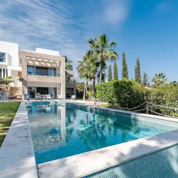 Long-term rent of detached villa in Benahavís