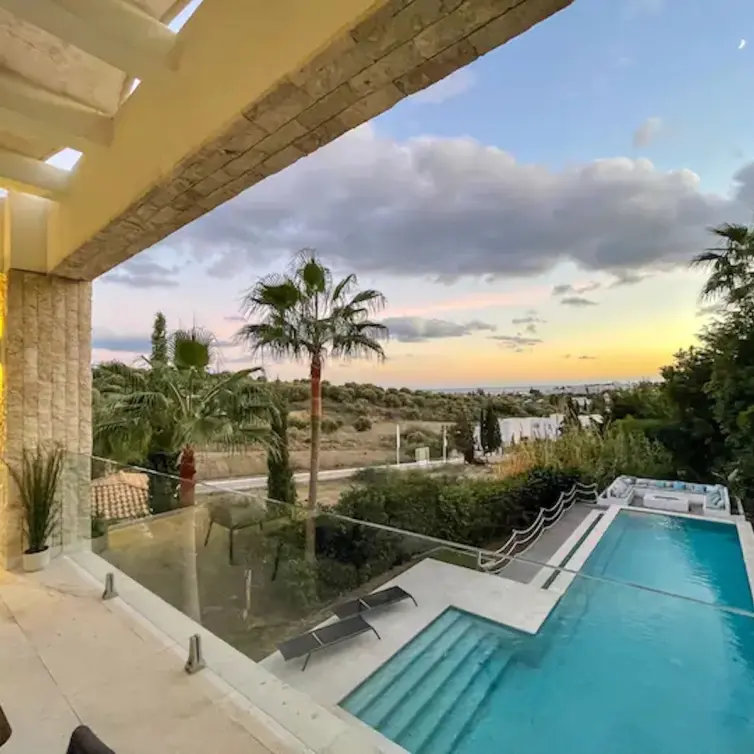 Long-term rent of detached villa in Benahavís