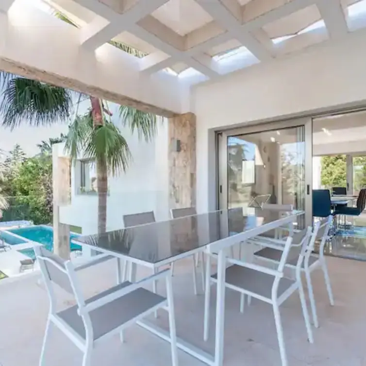 Long-term rent of detached villa in Benahavís