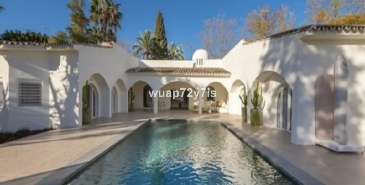 Sale of detached villa in Guadalmina Alta 2