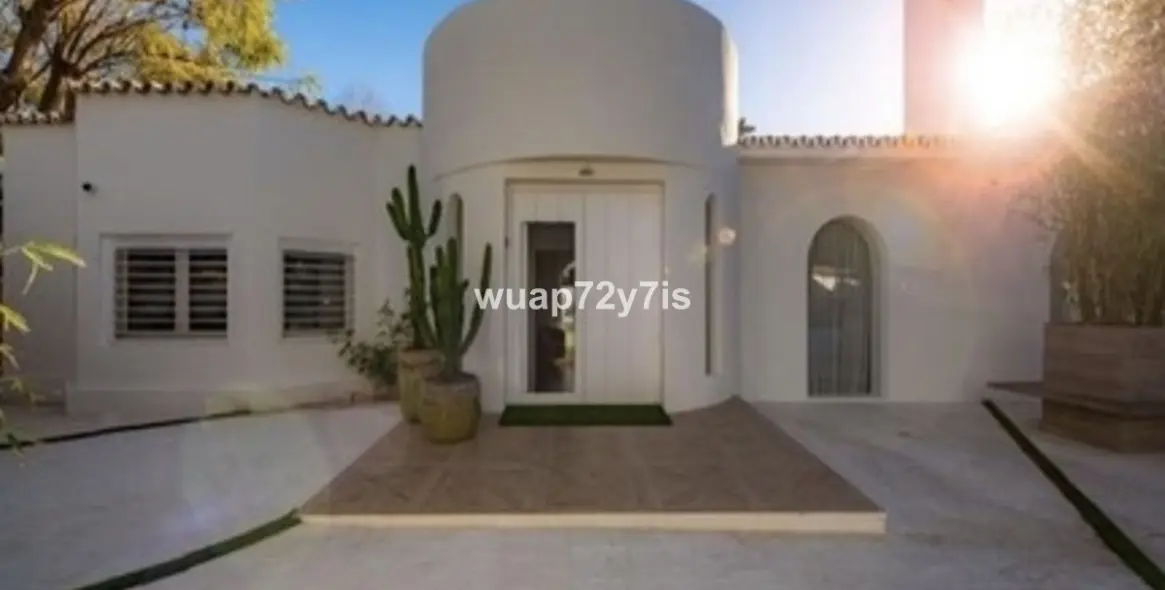 Sale of detached villa in Guadalmina Alta 3