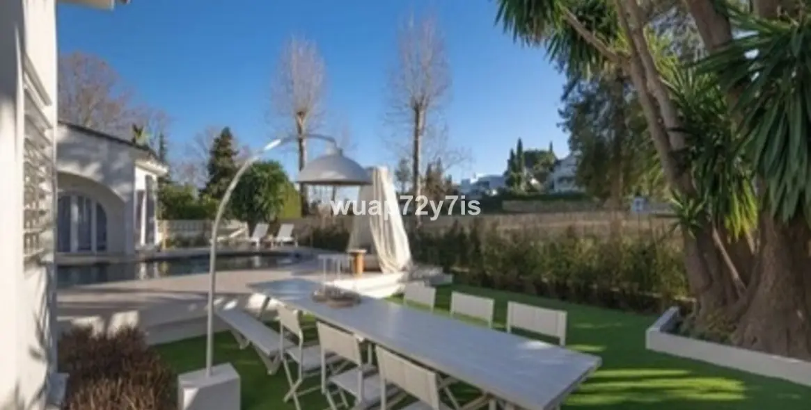 Sale of detached villa in Guadalmina Alta 20
