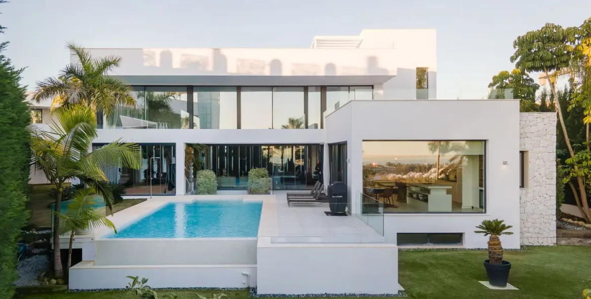 Sale of detached villa in Benahavís 1