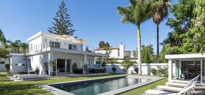 Venta de villa independiente en Nueva Andalucía 0