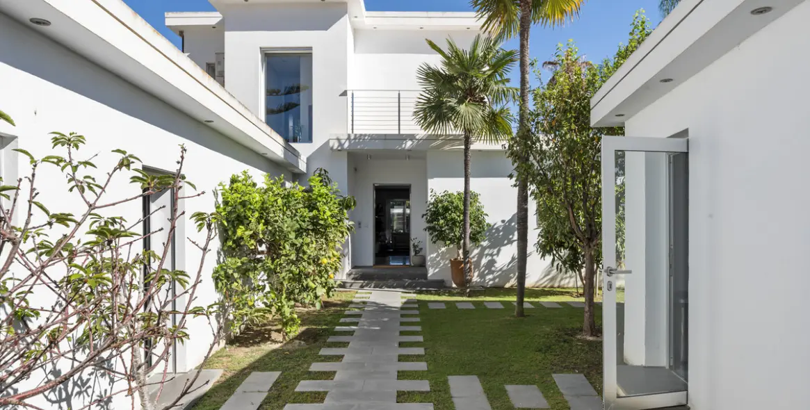 Venta de villa independiente en Nueva Andalucía 2