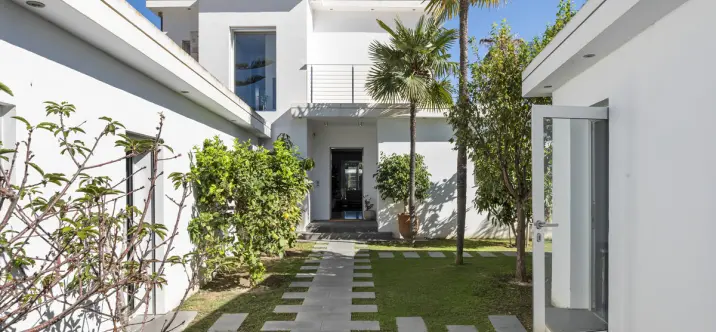 Venta de villa independiente en Nueva Andalucía 1