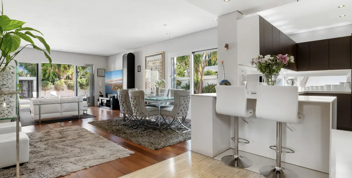 Venta de villa independiente en Nueva Andalucía 8