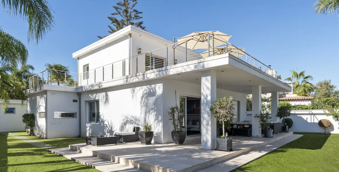 Venta de villa independiente en Nueva Andalucía 19