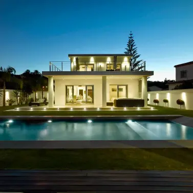 Venta de villa independiente en Nueva Andalucía