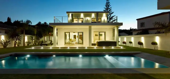 Venta de villa independiente en Nueva Andalucía 1