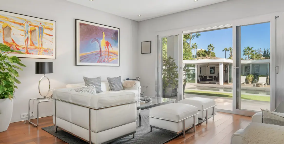 Sale of detached villa in Nueva Andalucía 12