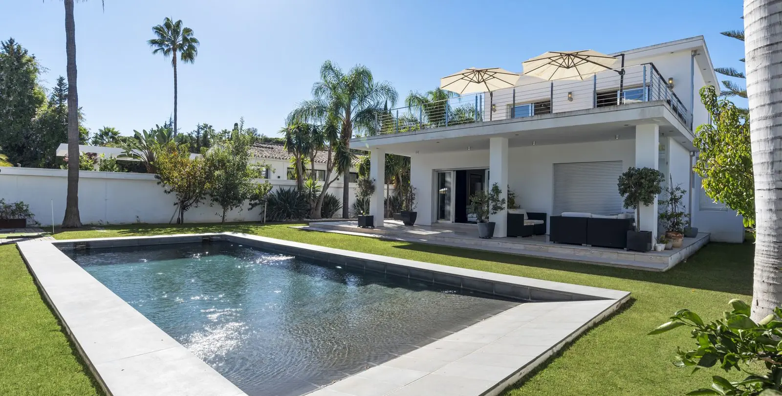 Venta de villa independiente en Nueva Andalucía 19