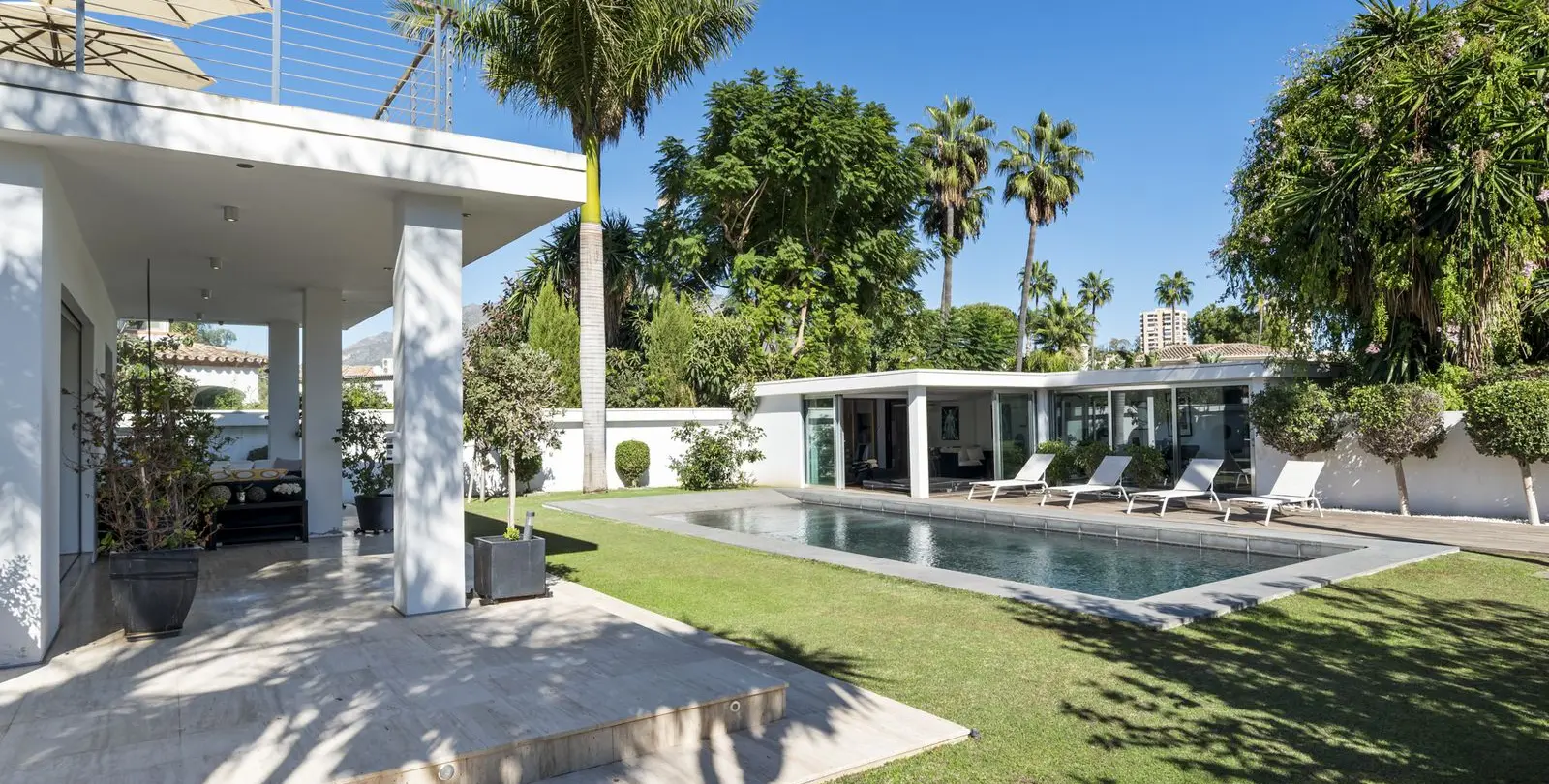 Venta de villa independiente en Nueva Andalucía 22
