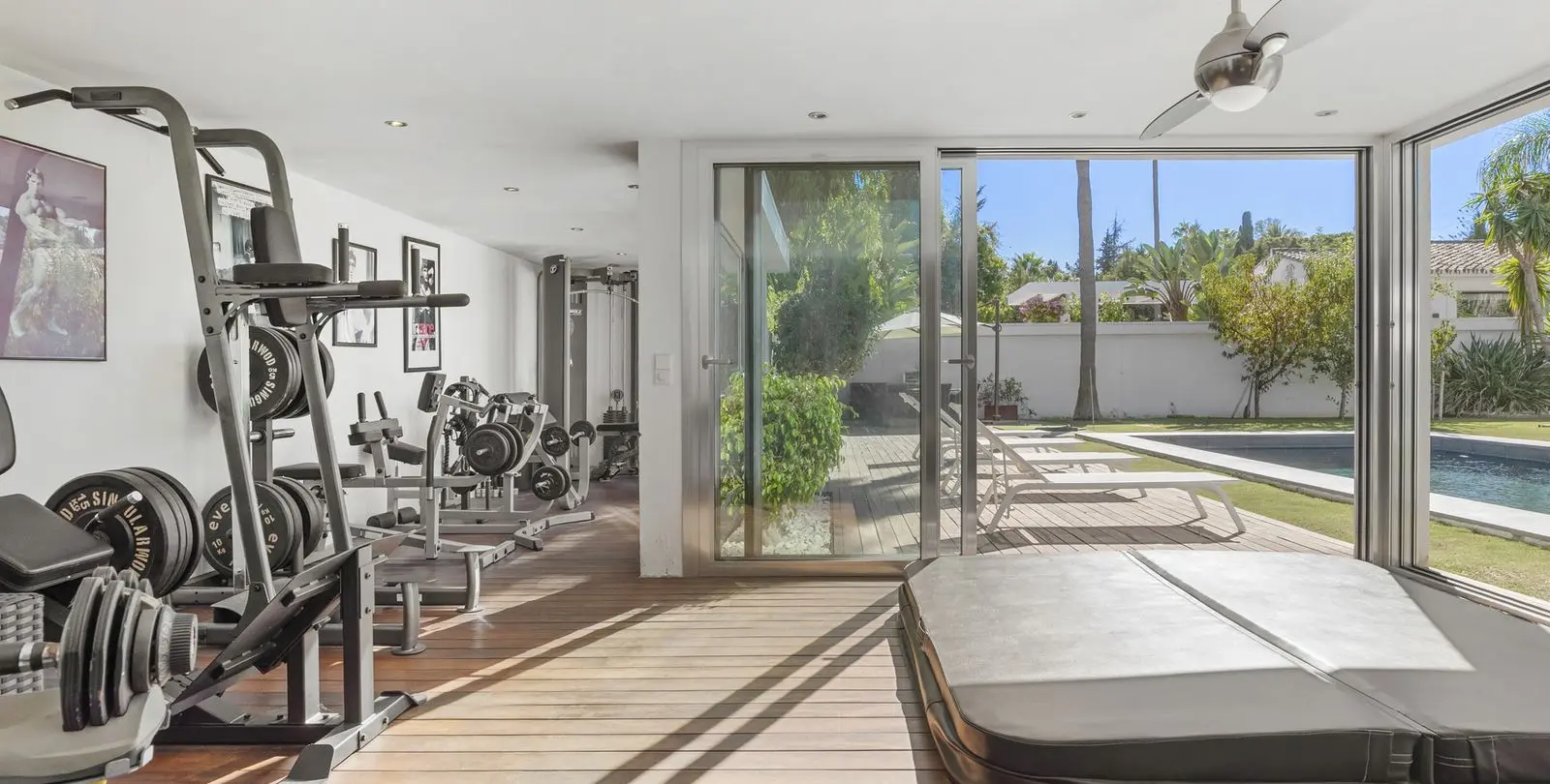 Venta de villa independiente en Nueva Andalucía 25
