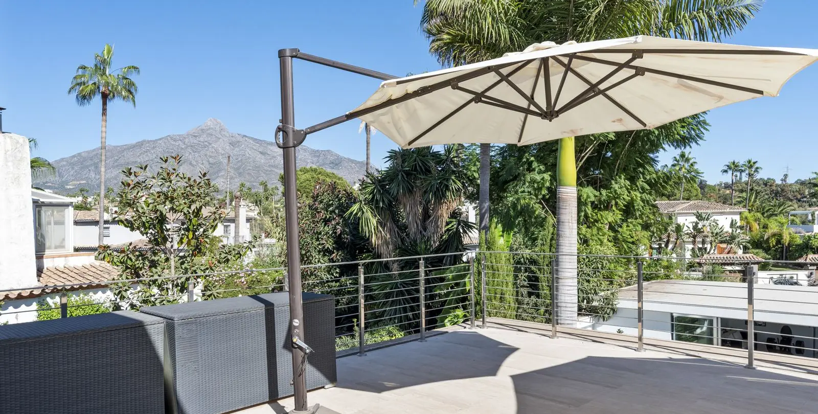 Venta de villa independiente en Nueva Andalucía 33