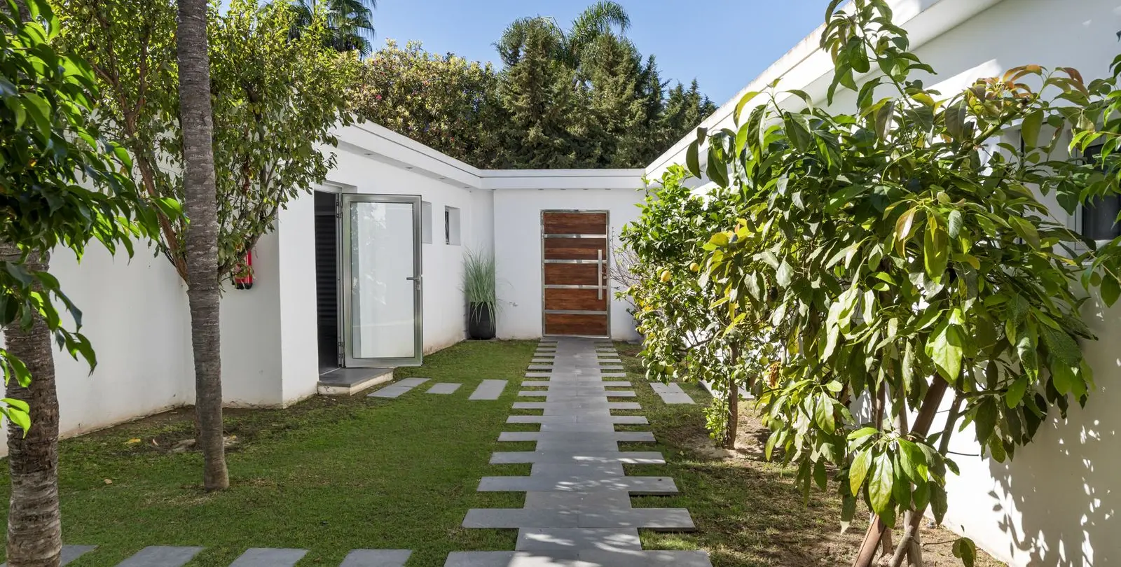 Venta de villa independiente en Nueva Andalucía 56