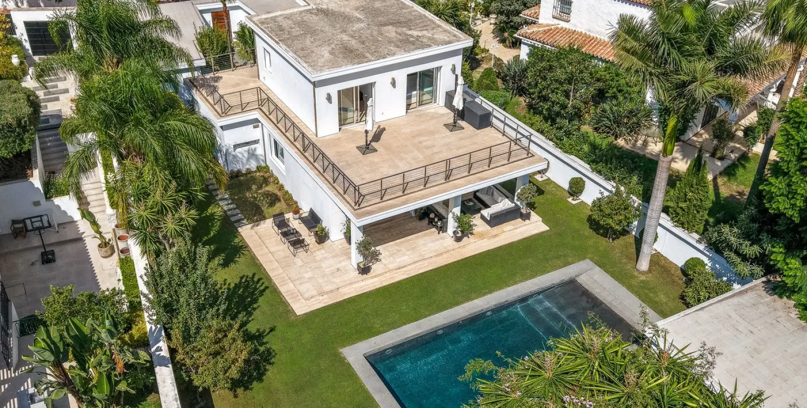 Продажа  отдельно стоящей виллы в Nueva Andalucía 44
