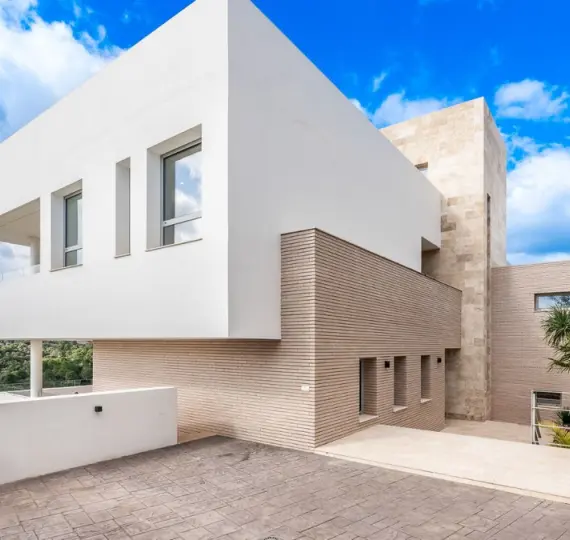 Detached villa R4813972