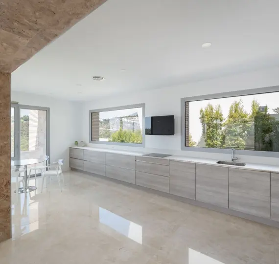 Detached villa R4813972