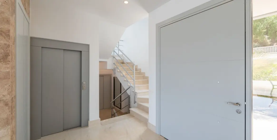 Продажа  отдельно стоящей виллы в Los Arqueros 22