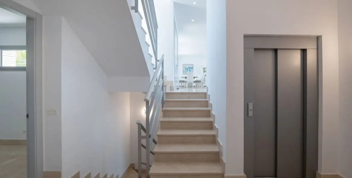 Продажа  отдельно стоящей виллы в Los Arqueros 24