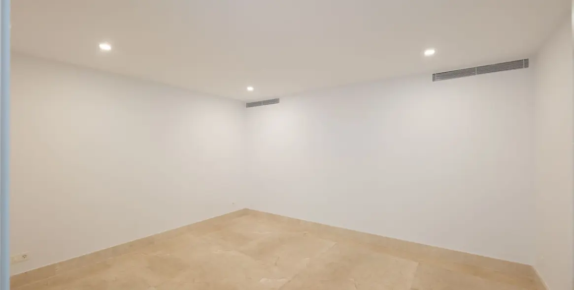 Продажа  отдельно стоящей виллы в Los Arqueros 30