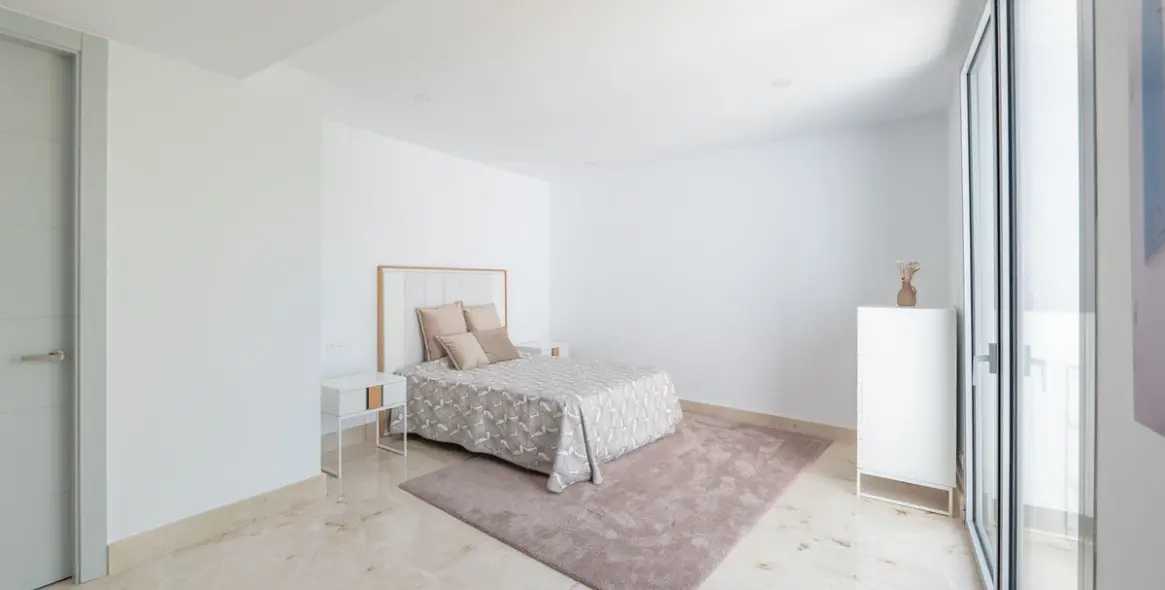 Продажа  отдельно стоящей виллы в Los Arqueros 32