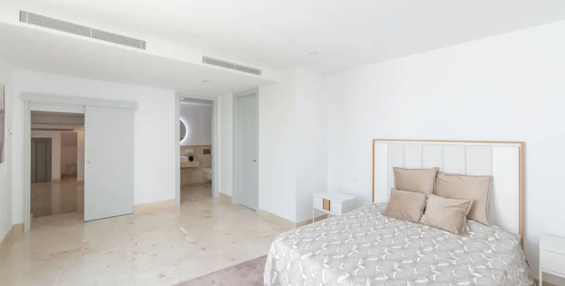 Продажа  отдельно стоящей виллы в Los Arqueros 33