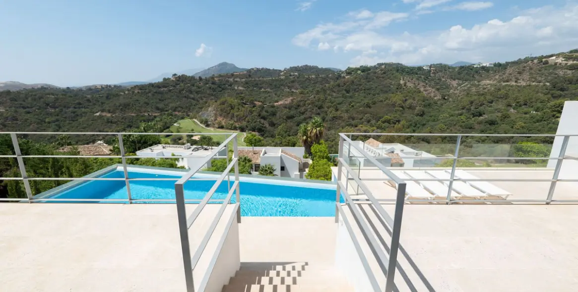 Продажа  отдельно стоящей виллы в Los Arqueros 36