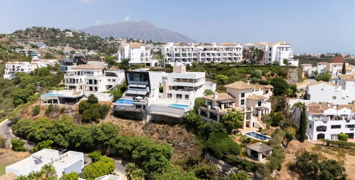 Продажа  отдельно стоящей виллы в Los Arqueros 55