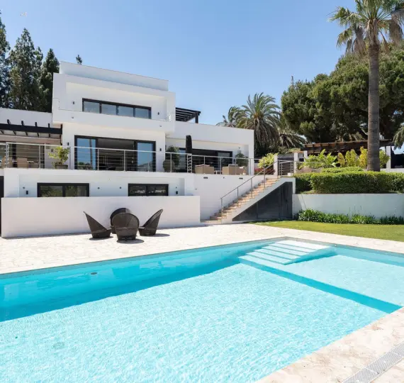 Продажа  отдельно стоящей виллы в Nueva Andalucía