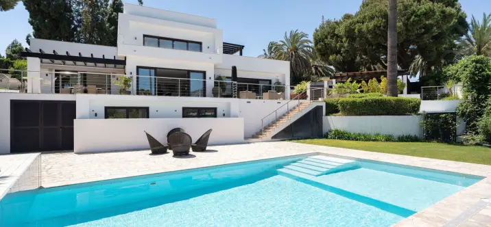 Продажа  отдельно стоящей виллы в Nueva Andalucía 0