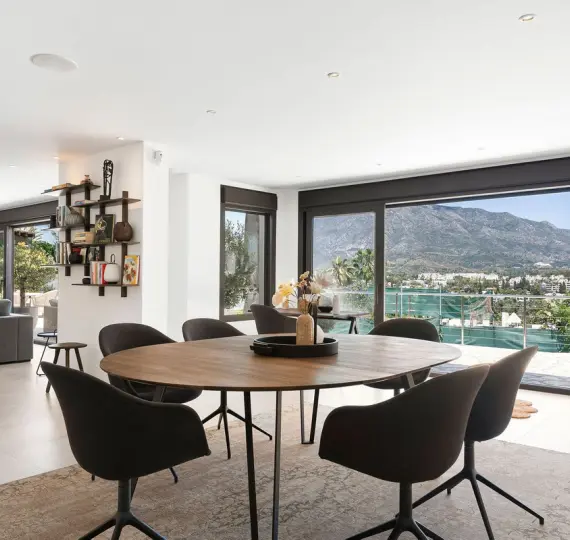 Продажа  отдельно стоящей виллы в Nueva Andalucía