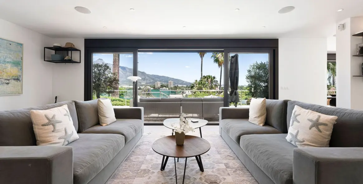 Venta de villa independiente en Nueva Andalucía 6