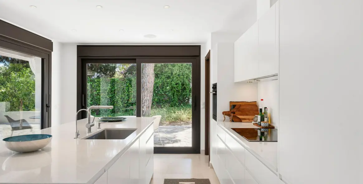 Venta de villa independiente en Nueva Andalucía 11