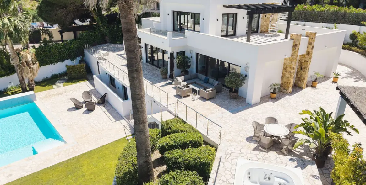 Venta de villa independiente en Nueva Andalucía 12