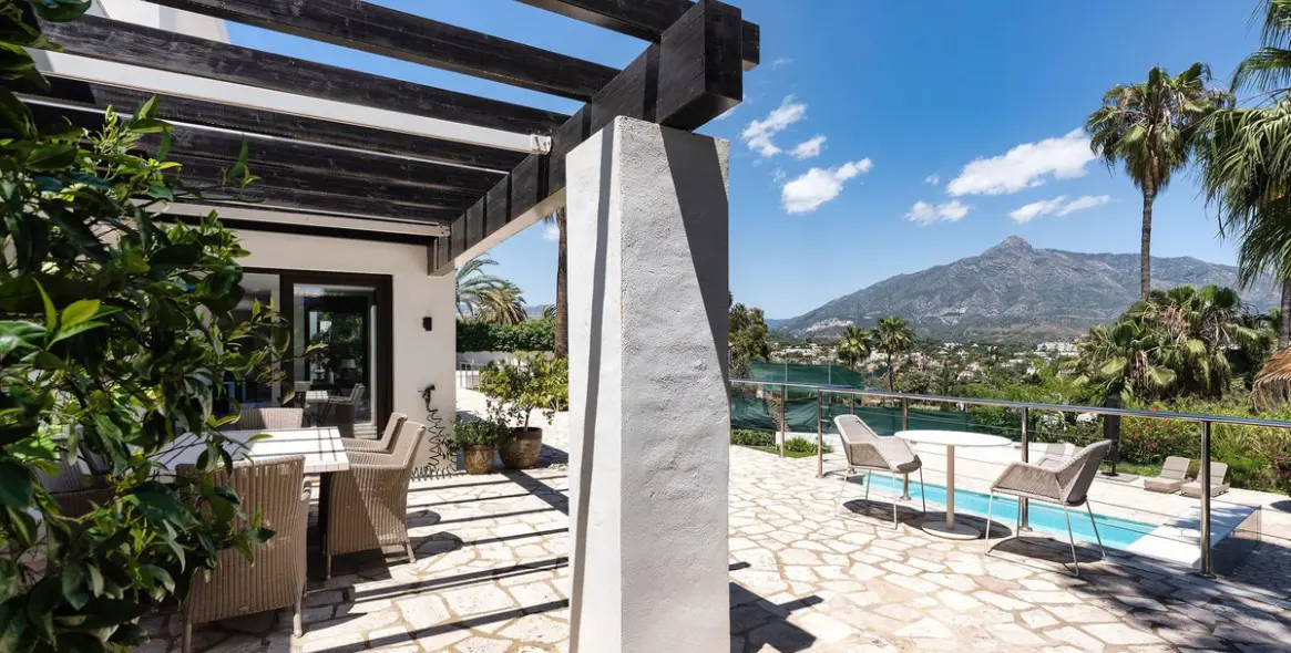 Venta de villa independiente en Nueva Andalucía 13