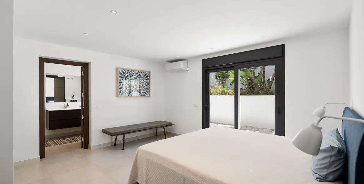 Venta de villa independiente en Nueva Andalucía 20