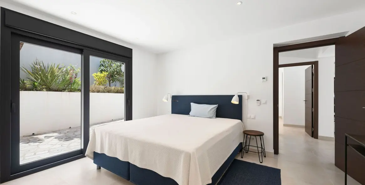 Продажа  отдельно стоящей виллы в Nueva Andalucía 24