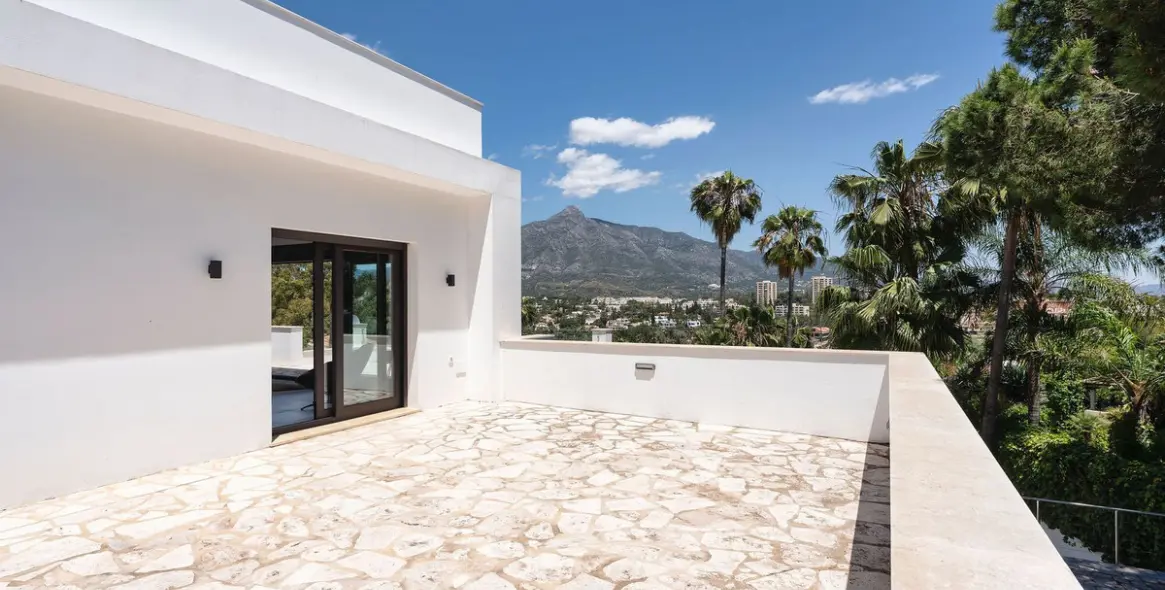 Продажа  отдельно стоящей виллы в Nueva Andalucía 33