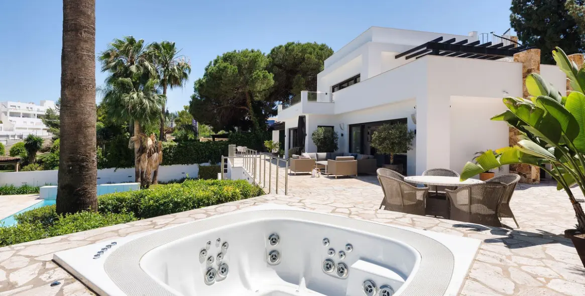 Продажа  отдельно стоящей виллы в Nueva Andalucía 35