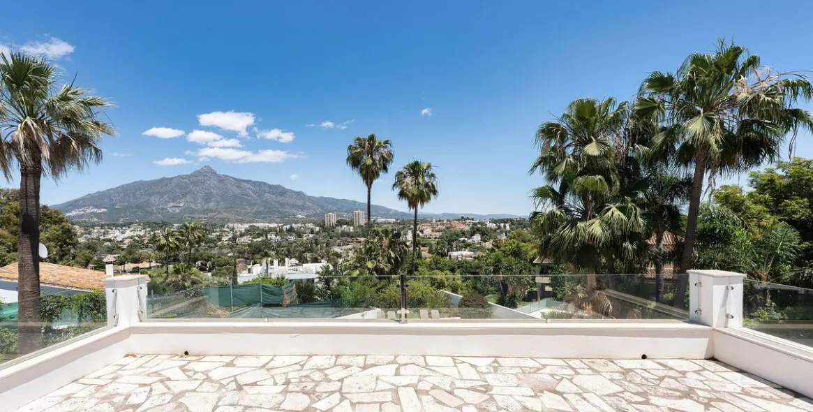 Продажа  отдельно стоящей виллы в Nueva Andalucía 37