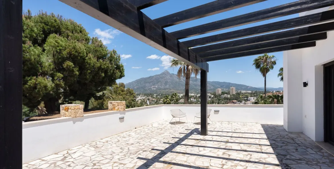 Продажа  отдельно стоящей виллы в Nueva Andalucía 39