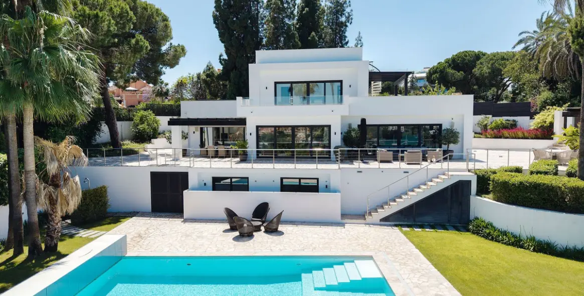 Продажа  отдельно стоящей виллы в Nueva Andalucía 40