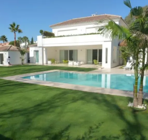Long-term rent of detached villa in Guadalmina Baja