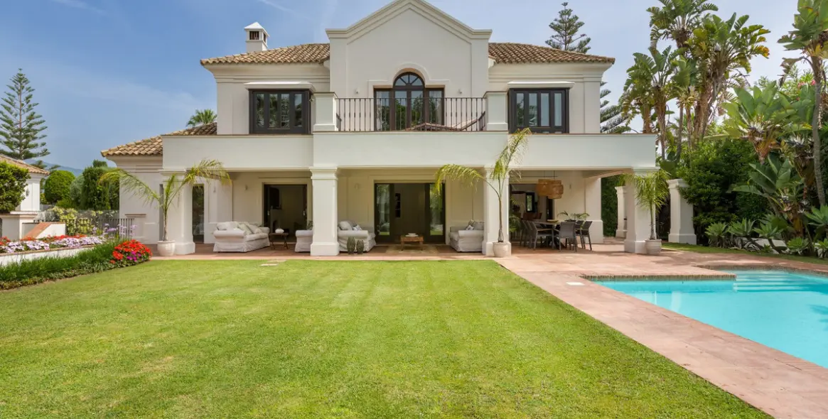 Long-term rent of detached villa in Guadalmina Baja 1