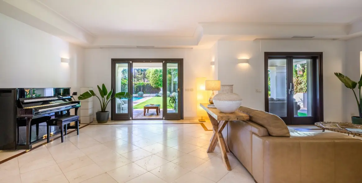 Long-term rent of detached villa in Guadalmina Baja 3